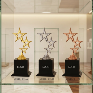 Trophée étoile avec trois étoiles métalliques sur base noire, modèle 611 B, hauteur 10 pouces, pour récompenses sportives et de jeux - Product Image 1