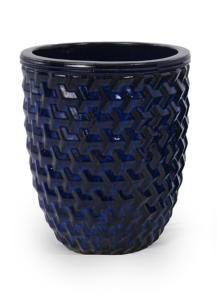 Grand pot en céramique américain vintage bleu roi, émaillé et embossé, à texture chevrons, écologique et durable, pour l'intérieur et l'extérieur - Product Image 6