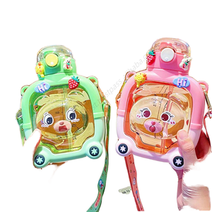 ขวดน้ำพลาสติกสองหลอดดูดลายการ์ตูนหมีวิเศษ ความจุขนาดใหญ่ 1000 มล. สำหรับเด็ก ขายส่ง - Product Image 3