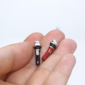 อุปกรณ์ตกแต่งบ้านตุ๊กตาโลหะผสมดนตรีจากโรงงานโดยตรง ของเล่นโมเดลจิ๋ว DIY ของตกแต่งสร้างสรรค์ ไมโครโฟนจำลองขนาดเล็ก - Product Image 4