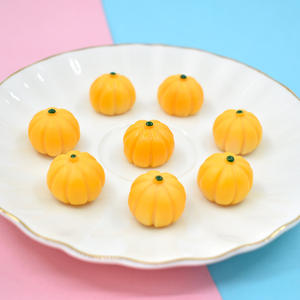 Venta al por mayor de cabujones de resina 3D con forma de calabaza para manualidades, pendientes, colgantes y decoraciones navideñas - Product Image 5