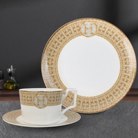Service de table en céramique dorée de style européen, luxe léger, avec assiettes et tasses à café en porcelaine fine pour hôtels et restaurants occidentaux