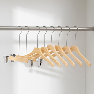 Perchas de Madera Natural de Lujo para Pantalones con Clips de Plástico ABS, Exhibición Sostenible de Prendas para Boutique de Moda y Logotipo Personalizado - Product Image 1