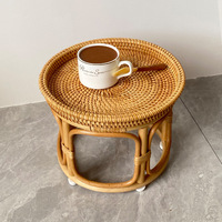 Table basse en rotin tissé à la main de style sud-est asiatique et table d'appoint bohème pour la décoration du salon et du balcon