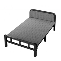 Lit de camping pliable en fer et en métal pliable facile à transporter
