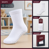 Chaussettes antidérapantes pour bébés et enfants, à bord large, bout plat, taille par âge, blanches, avec semelle à adhérence discrète, ajustement doux