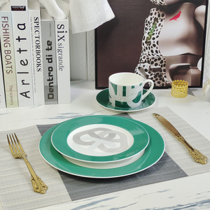 Service de table 2 pièces en porcelaine fine verte européenne, modèle Runway, à prix réduit - Product Image 4