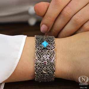 NUSRET 925 สร้อยข้อมือเงินแท้สลักลายด้วยมือประดับเทอร์ควอยซ์และทับทิมเพทายสไตล์ตุรกี โรแมนติก เครื่องประดับสำหรับผู้หญิง รุ่น WGBL232 - Product Image 5