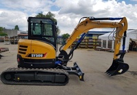 Mini-excavatrice compacte sur chenilles modèle SY50U 5 tonnes, compacteur de plaques 0,15 m³, grappin à bois, godet à roche