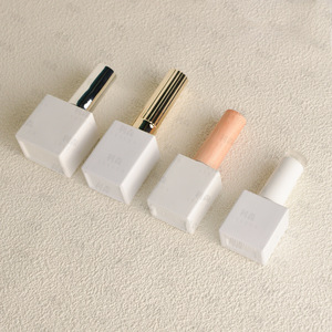 Flacons <span class=keywords><strong>de</strong></span> vernis à <span class=keywords><strong>ongles</strong></span> vides blancs 8ml 10ml 15ml en stock directement <span class=keywords><strong>de</strong></span> l'usine, avec bouchon à clapet, anti-lumière, <span class=keywords><strong>couleur</strong></span> personnalisable - Product Image 1