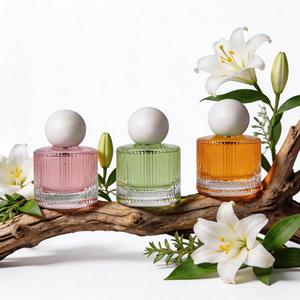 Parfum féminin moderne, frais, floral et fruité, longue tenue, écologique, mignon, pur et séduisant - Product Image 1