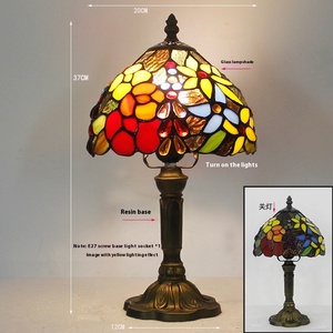 Lampada da Tavolo di Lusso in Vetro Colorato Stile Tiffany dal Design Moderno con Alimentazione Flessibile CA per Arredamento d'Interni e Lettura sul Comodino - Product Image 1