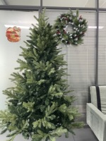 Vente en gros Arbre de Noël artificiel en PE + PVC Arbre de Noël artificiel complet en épicéa de la vallée du Nord avec support 6-7ft