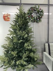 Venta al por mayor de árbol de Navidad artificial PE + PVC árbol de Navidad completo artificial abeto del valle del norte incluye soporte 6-7 pies - Product Image 2