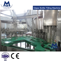 Machine de lavage, remplissage et bouchage de bouteilles en plastique entièrement automatique 3-en-1 à haute vitesse et pression normale pour jus, thé, café, eau