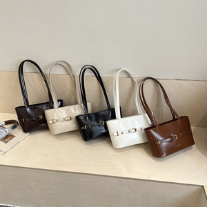 Bolsa de Couro PU Preta com Alça Superior e Detalhe de Fivela, Formato Quadrado Estruturado para Uso Diário - Product Image 1