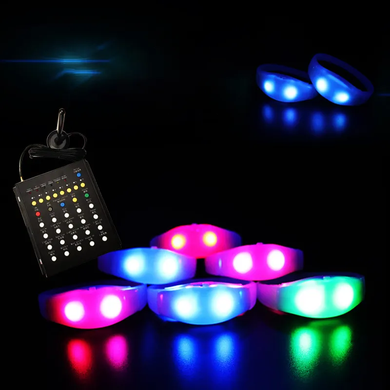 Menyala berkedip disesuaikan gelang kontrol jarak jauh LED gelang Radio kontrol rgb LED gelang untuk perlengkapan pesta