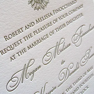 Convites elegantes do casamento da tipografia e cartões do convite do aniversário com texto debossed e cartões personalizados do menu da tipografia