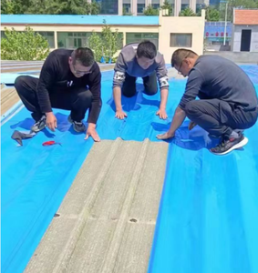 Rollo impermeable para techo de acero de color, autoadhesivo y fácil de aplicar - Product Image 1