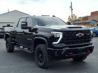 Chevrolet Silverado 2500HD ZR2 Crew Cab 4WD 2024, conduite à gauche, boîte automatique, intérieur foncé, sièges en cuir, pneus R19