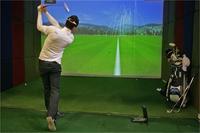 Simulateur de golf professionnel d'intérieur avec écran d'impact, doté d'un nouveau design et d'une expérience AR
