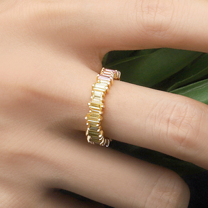Anillo de banda de compromiso de plata de ley 925 chapado en oro con circonitas cúbicas arcoíris - Product Image 3