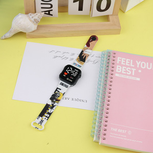 새로운 프레피 스타일 고품질 컬러 프린팅 LED 디지털 시계 - 십대를 위한 사각형 패셔너블 만화 시계 - Product Image 4