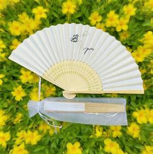 STARGIFT Abanico de Mano de Bambú con Diseño Elegante de 21 cm (8 Pulgadas), Económico, con Mango de Bambú y Estampado de Seda Blanca para Novias, Bodas y Fiestas - Product Image 2