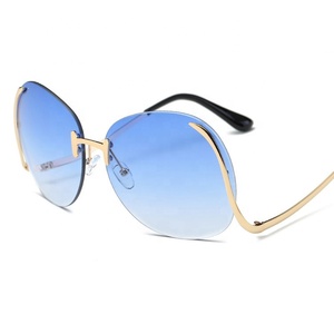 2020 Nouveaux Hommes De Mode Bonbons Couleur Femmes Surdimensionné Sans <span class=keywords><strong>Monture</strong></span> Lunettes de soleil - Product Image 3