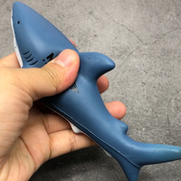 Jouets anti-stress en mousse PU en forme de requin avec logo personnalisé, à presser et à caresser