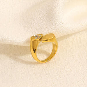 Anillo de Acero Inoxidable Estilo Europeo, Ajustable, con Forma de Cruz, Chapado en Oro de 18k, Joyería Unisex para Uso Diario - Product Image 3