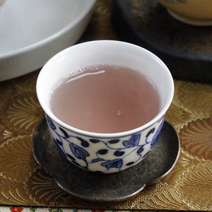 Boules de Pu'er cru de qualité supérieure Yunnan Menghai <span class=keywords><strong>Zi</strong></span> Juan 7g, Pu'er Sheng de bourgeons violets d'arbres anciens, Boule de thé à la liqueur violette - Product Image 4