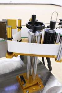 Precio de fábrica botella de calentamiento automático de PVC manga retráctil etiqueta máquina pegadora <span class=keywords><strong>Yulian</strong></span> máquina de etiquetas de escritorio - Product Image 5