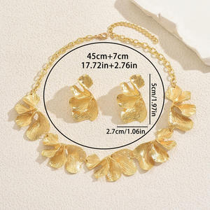 2025 nouvelle mode en gros de haute qualité or tonique feuille florale déclaration collier et boucles d'oreilles ensemble de bijoux - Product Image 5