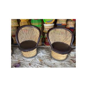 Mesa y taburetes de caña de madera de bambú hechos a mano de tendencia superior Fabricante Mayorista de India - Product Image 1