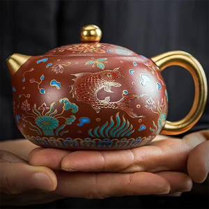 Juego de Tetera Zisha Xishi con Incrustaciones de Oro y Plata Hecho a Mano por Zhou Hongjie, con Tapa y Dos Tazas, Estilo Chino Tradicional, Caja de Regalo - Product Image 2