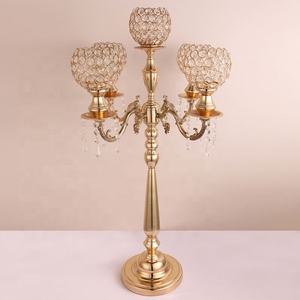 Porte-bougies en cristal à 5 bras, pièce maîtresse de candélabres avec élégantes gouttes de cristal suspendues pour fête de mariage, décoration de maison - Product Image 1