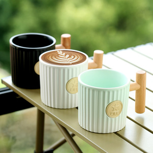 Mug en céramique avec poignée en bois, texture verticale, motif étoile, design moderne, pour café, thé, cadeau - Product Image 3