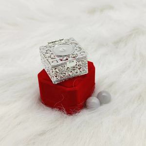 Boîte à chapelet <span class=keywords><strong>en</strong></span> argent miraculeux de 40mm représentant Notre-Dame de Grâce. - Product Image 3