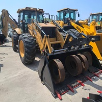 Excavatrice JCB4CX à haute stabilité, à réponse rapide, multi-outils et adaptable pour le défrichement de chantiers et les infrastructures rurales