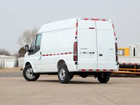 Fourgonnette Commerciale JMC Fushun 2025 à Conduite à Gauche 2.0T 6MT à Empattement Court, Toit Plat, pour Transport de Marchandises et de Passagers