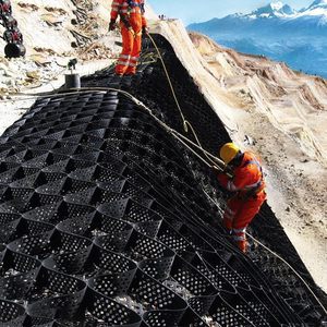 Contrôle de l'érosion de la <span class=keywords><strong>Structure</strong></span> <span class=keywords><strong>en</strong></span> <span class=keywords><strong>nid</strong></span> <span class=keywords><strong>d</strong></span>'<span class=keywords><strong>abeille</strong></span> stabilisateur de <span class=keywords><strong>gravier</strong></span> Geocell HDPE noir renforcement de la pente de stabilisation de la route de haute qualité - Product Image 2