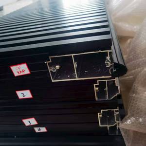 Grille <span class=keywords><strong>de</strong></span> <span class=keywords><strong>garage</strong></span> en aluminium la plus vendue, surface enduite <span class=keywords><strong>de</strong></span> poudre, esthétique moderne, usage commercial - Product Image 6