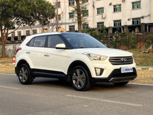 <span class=keywords><strong>Hyundai</strong></span> ix25 1.6 GLS 2015 d'occasion, transmission automatique, sièges en cuir, conduite à gauche, pneus R17, traction avant, galerie de toit en alliage d'aluminium - Product Image 3