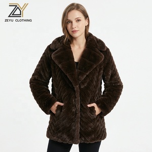 Cappotto Lungo da Donna Zeyu in Finta Pelliccia di Visone, Spesso, Tinta Unita, Scollo a V, <span class=keywords><strong>Estetica</strong></span> Premium Cappotto in Ecopelliccia Caldo, Ecologico e Antivento - Product Image 1
