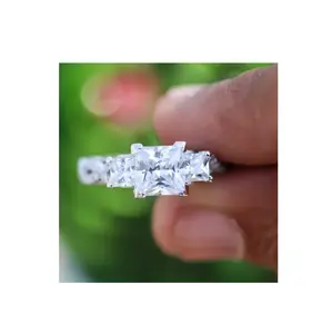 Mới hợp thời trang Thiết kế moissanite Nhẫn kim cương với hiphop phong cách engagement Ring có sẵn tại giá cả phải chăng giá