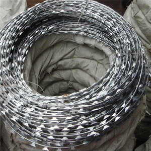 Fil de fer galvanisé, fil <span class=keywords><strong>barbelé</strong></span>, bobine de fil <span class=keywords><strong>barbelé</strong></span>, barrière de sécurité périmétrique anti-piraterie en stock - Product Image 4
