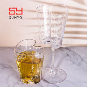 Nordico perfetto regalo di <span class=keywords><strong>san</strong></span> <span class=keywords><strong>valentino</strong></span> artigianale a forma di cuore a forma di martello cristallo personalizzato <span class=keywords><strong>tazza</strong></span> di vetro succo di latte - Product Image 3