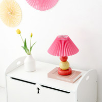 Lampe de bureau LED LiangYing de style européen moderne, avec abat-jour en céramique conique E14, simple, respectueuse des yeux, écologique, mignonne, en plastique froissé, AC