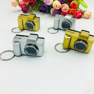 Liontin rantai kunci kamera bercahaya Mini, mainan hadiah kecil lentera gantungan kunci kreatif
